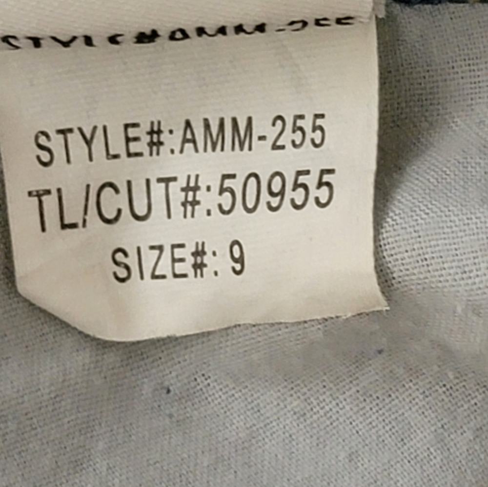 Ashley Mason women’s size 9 light wash frayed hem crop jeans - Picture 9 of 9